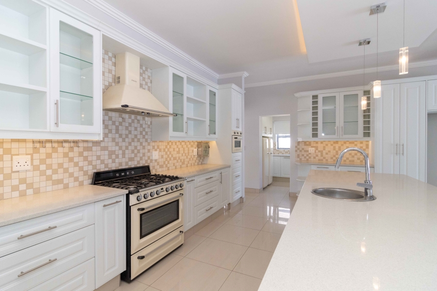 5 Bedroom Property for Sale in Val De Vie Estate Western Cape